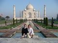 P1070141- Nat-Annie devant le Taj Mahal
